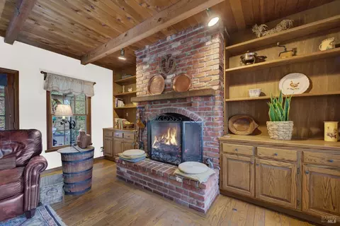 Living - 1860 De Leu Dr, Fairfield, CA 94534 photo 5 of 8
