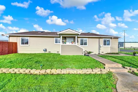 Exterior - 3609 Thompson Ct, Fairfield, CA 94534 photo 6 of 20