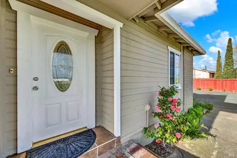 Exterior - 3609 Thompson Ct, Fairfield, CA 94534 photo 11 of 20