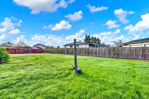 Exterior - 3609 Thompson Ct, Fairfield, CA 94534 photo 18 of 20