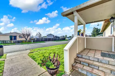 Exterior - 3609 Thompson Ct, Fairfield, CA 94534 photo 7 of 20