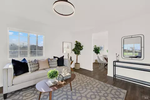 Living - 3609 Thompson Ct, Fairfield, CA 94534 photo 4 of 7
