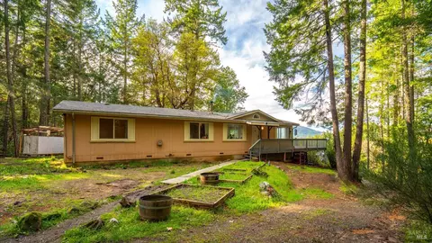 43001 Twin Pines Cir, Laytonville, CA 95454