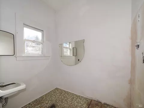 Bath - 253 Merrill St, Geyserville, CA 95441 photo 1 of 3
