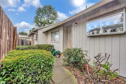 1140 3rd St, Novato, CA 94945