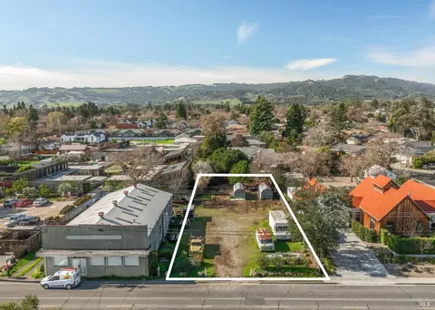 19325 5th St W, Sonoma, CA 95476