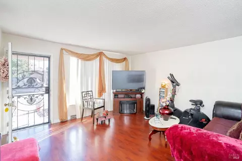 216 Pepper Dr, Vallejo, CA 94589 photo 3