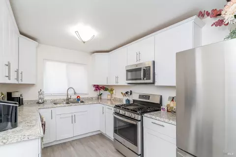 216 Pepper Dr, Vallejo, CA 94589 photo 2