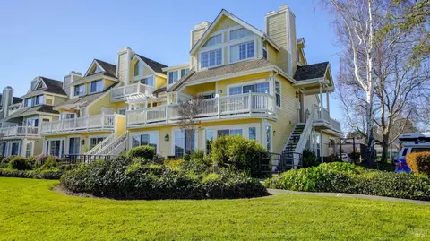 374 E 2nd St, Benicia, CA 94510