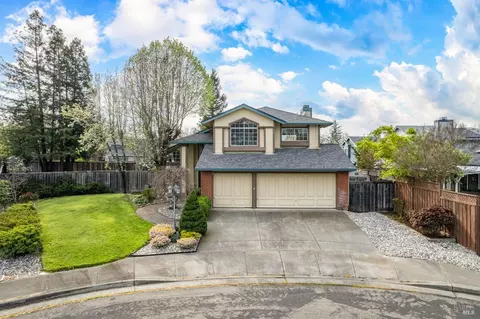 9521 Sheffield Ct, Windsor, CA 95492