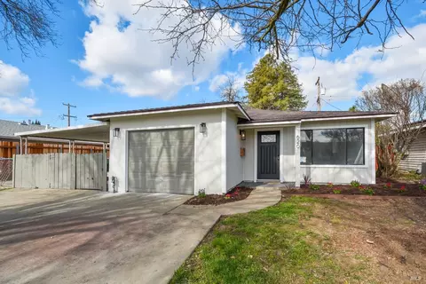620 W F St, Dixon, CA 95620