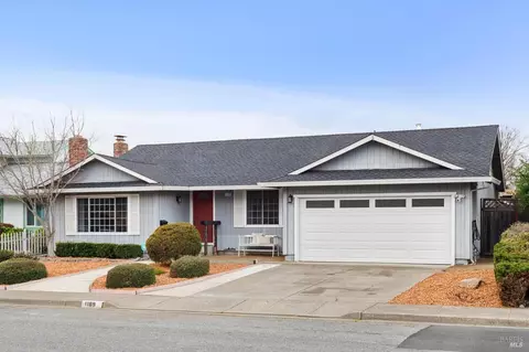 1189 San Rafael Dr, Petaluma, CA 94954