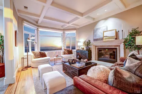 14370 Skyline Blvd, Oakland, CA 94619