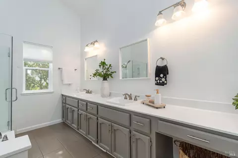 Bath - 368 Sandy Neck Way, Vallejo, CA 94591 photo 4 of 5