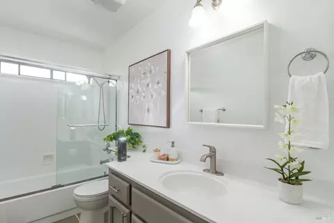 Bath - 368 Sandy Neck Way, Vallejo, CA 94591 photo 3 of 5