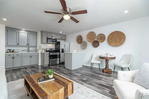 Kitchen - 368 Sandy Neck Way, Vallejo, CA 94591 photo 3 of 6