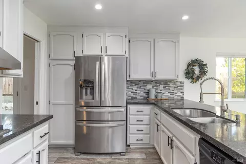 Kitchen - 368 Sandy Neck Way, Vallejo, CA 94591 photo 5 of 6