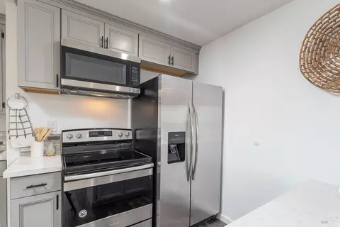 Kitchen - 368 Sandy Neck Way, Vallejo, CA 94591 photo 4 of 6