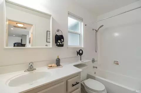 Bath - 368 Sandy Neck Way, Vallejo, CA 94591 photo 2 of 5