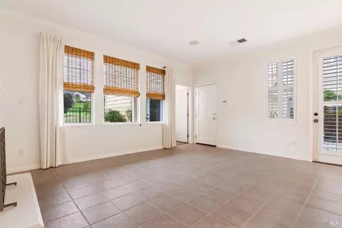 Living - 4176 Summer Gate Ave, Vallejo, CA 94591 photo 6 of 11
