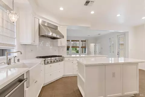 Kitchen - 4176 Summer Gate Ave, Vallejo, CA 94591 photo 4 of 5