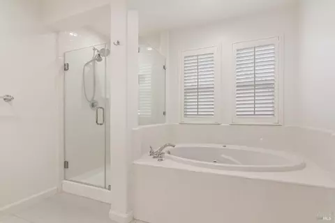 Bath - 4176 Summer Gate Ave, Vallejo, CA 94591 photo 3 of 5