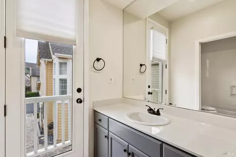 Bath - 4176 Summer Gate Ave, Vallejo, CA 94591 photo 4 of 5