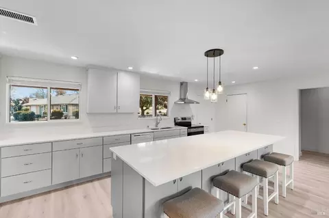 1 Glengreen St, Santa Rosa, CA 95409