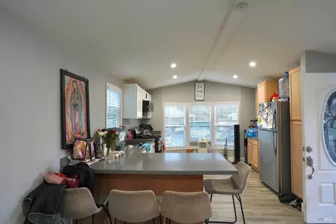154 El Crystal Dr, Santa Rosa, CA 95407