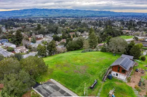 1090 Bantam Way, Petaluma, CA 94952