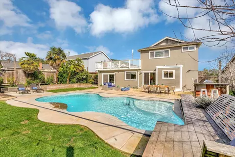 181 San Andreas Dr, Novato, CA 94945