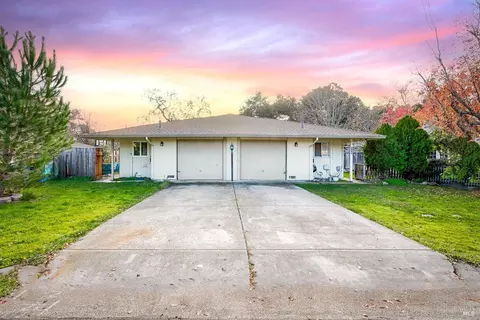320-322 Wikiup Dr, Santa Rosa, CA 95403