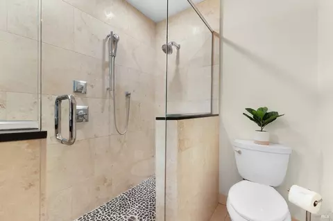 Bath - 221 Maili Ct, Windsor, CA 95492 photo 4 of 4