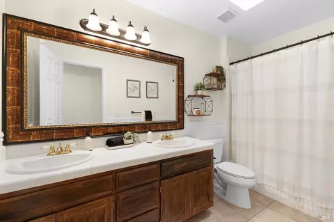 Bath - 221 Maili Ct, Windsor, CA 95492 photo 1 of 4
