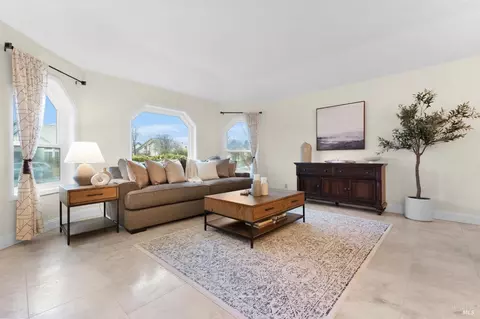 Living - 221 Maili Ct, Windsor, CA 95492 photo 1 of 3