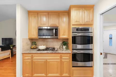 Kitchen - 221 Maili Ct, Windsor, CA 95492 photo 4 of 6