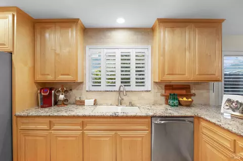Kitchen - 221 Maili Ct, Windsor, CA 95492 photo 3 of 6