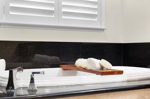 Kitchen - 221 Maili Ct, Windsor, CA 95492 photo 6 of 6