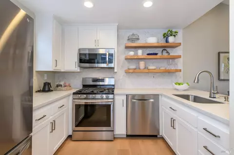 49 Mariners Cir, San Rafael, CA 94903