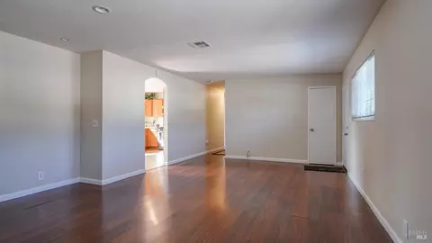 Living - 549 Pear Tree Ln, Fairfield, CA 94533 photo 2 of 2