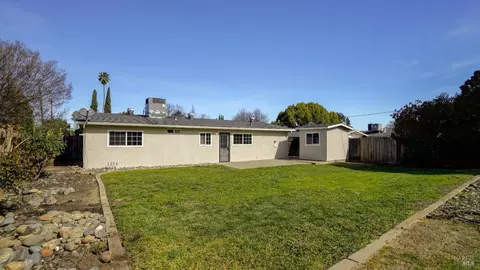 Exterior - 549 Pear Tree Ln, Fairfield, CA 94533 photo 8 of 12