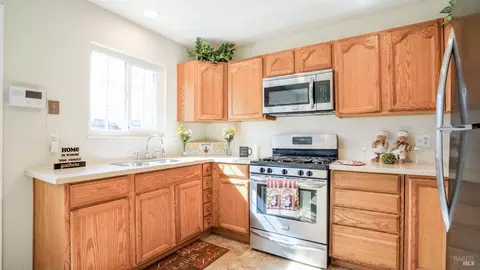 Kitchen - 549 Pear Tree Ln, Fairfield, CA 94533 photo 4 of 4