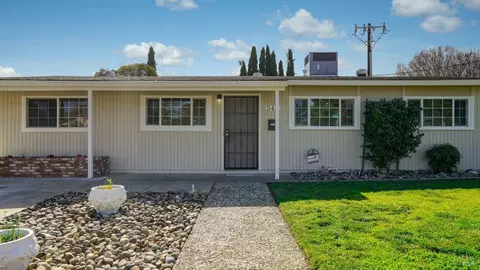 Exterior - 549 Pear Tree Ln, Fairfield, CA 94533 photo 4 of 12