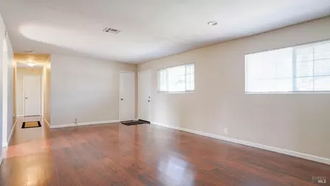 Living - 549 Pear Tree Ln, Fairfield, CA 94533 photo 1 of 2
