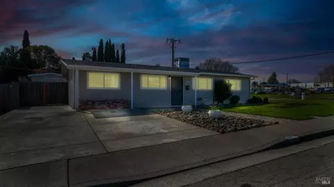 Exterior - 549 Pear Tree Ln, Fairfield, CA 94533 photo 5 of 12