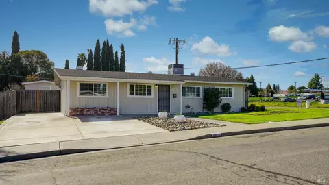 Exterior - 549 Pear Tree Ln, Fairfield, CA 94533 photo 3 of 12