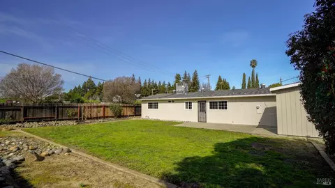 Exterior - 549 Pear Tree Ln, Fairfield, CA 94533 photo 9 of 12