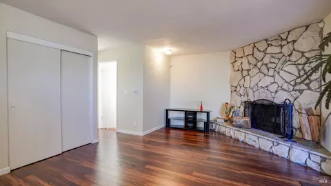 Living - 470 Blakemore Ct, Fairfield, CA 94533 photo 5 of 7