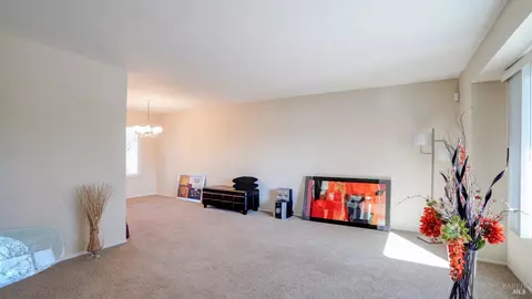 Living - 470 Blakemore Ct, Fairfield, CA 94533 photo 1 of 7