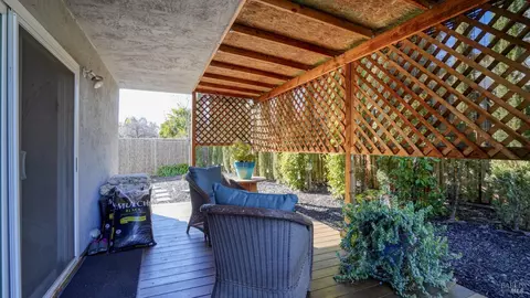 Exterior - 470 Blakemore Ct, Fairfield, CA 94533 photo 6 of 11